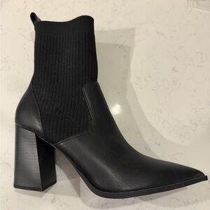 Chic Black Heeled Boots